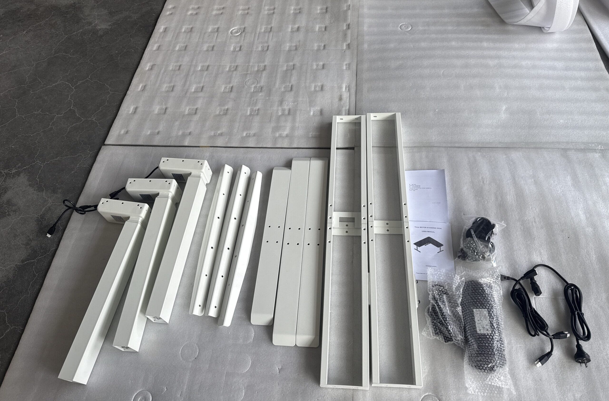 BH-T33RS frame with 50 x 80 mm (1.97 x 3.15 in) rectangular lifting columns