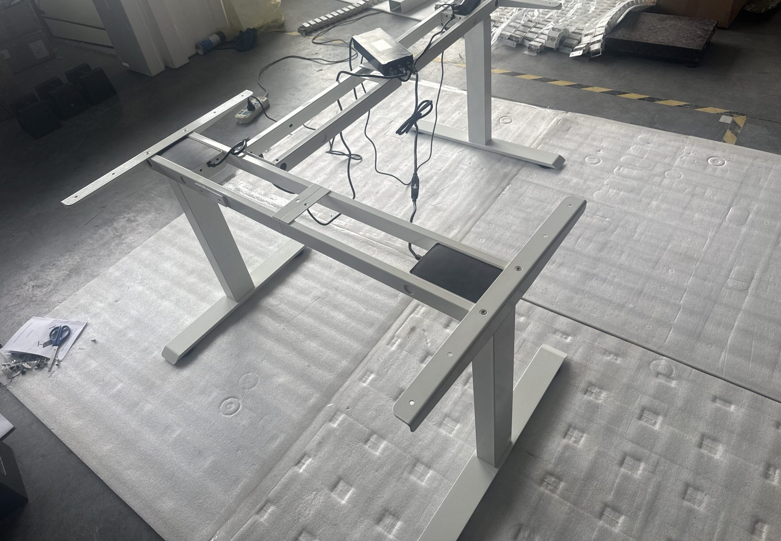 BH-T33RS rectangular column detail beneath a desk surface