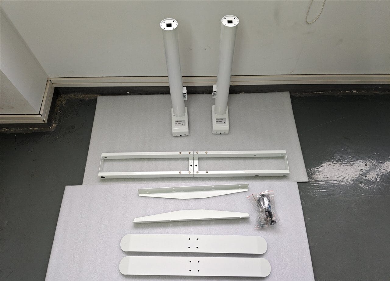 BH-D23RS frame with 70 mm (2.76 in) round lifting columns